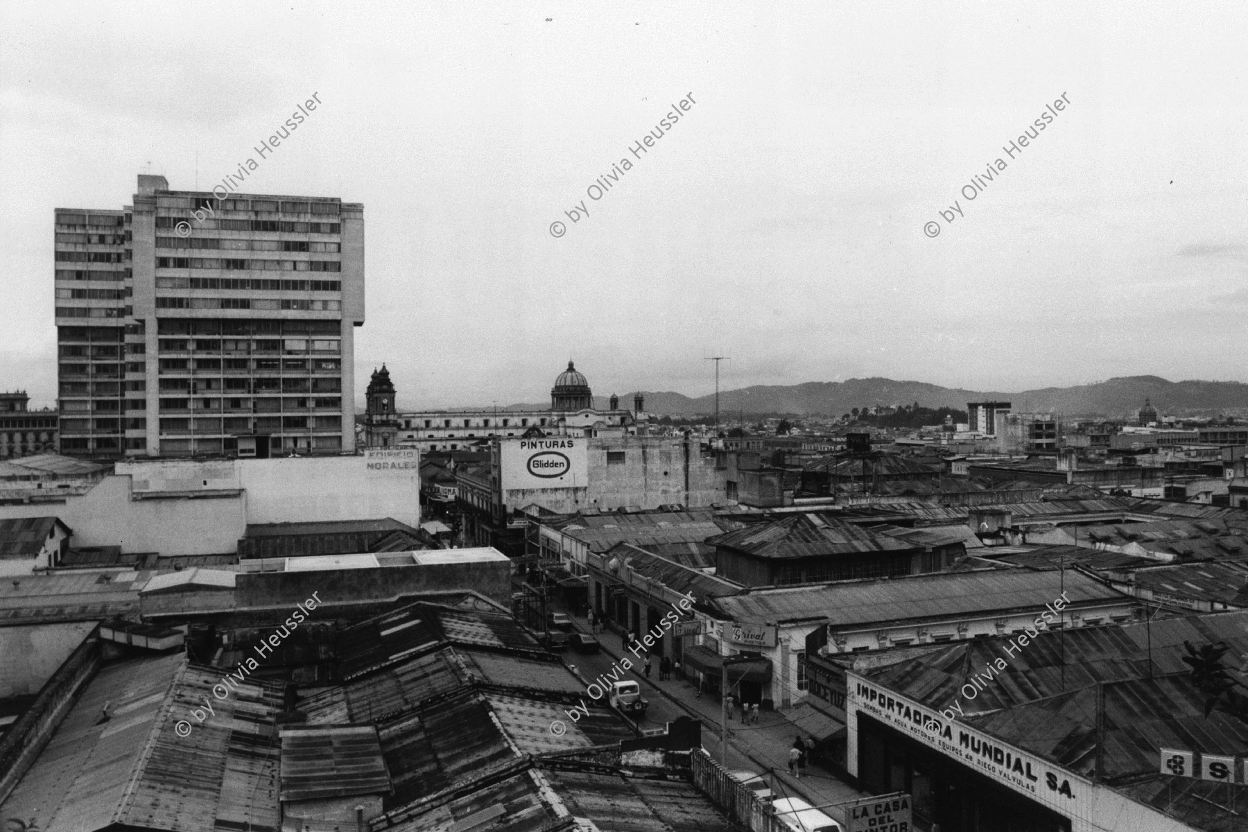 Image of sheet 19850480 photo 35: Uebersicht auf die Stadt und das Marktviertel in Guatemala City. 1985
Zentralamerika Centralamerica √