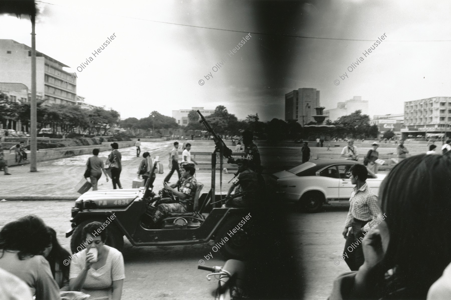 Image of sheet 19850500 photo 17: Militärpatroullie Patrol Military Army  1985 Guatemala City, 10.85 √
© 1985, OLIVIA HEUSSLER / www.clic.li