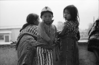 Image of sheet 19850510 photo 23: Nineth de Garcia is one of the founders of the Mutual Support Group (Grupo Apoyo Mutuo, or GAM) for relatives of the disappeared, Guatemala 1985.
Her husband Fernando was abducted three months before. But this group is not being formed simply to hold hands. They are supporting each other to protest the injustice of the disappearances.
Auf dem Weg und am Tag der Wahlen sind die Sekten-priester und Prediger der Evangelikalen an der Arbeit. Soldaten tauchen immer und überall auf. Am Atitlansee. In der Kirche von Atitlan feiern die IndianerInnen. Die Bauern betrinken sich masslos. Die Schlinge der Gehenkten soll für die Grossgrundbesitzer bereit sein. Eine Familie watet durch den Regen. Kinder in Trachten.