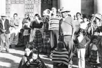 Image of sheet 19850530 photo 10: Campesinos vor der Kathedrale in Guatemala City beim Regierungspalast.
Centralamerica Zentralamerika 1985 √
