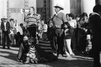 Image of sheet 19850530 photo 12: Nineth de Garcia today: Nineth Montenegro, is one of the founders of the Mutual Support Group (Grupo Apoyo Mutuo, or GAM) for relatives of the disappeared. Her husband Fernando was abducted three months before. But this group is not being formed simply to hold hands. They are supporting each other to protest the injustice of the disappearances.
GAM (Mutual Support Group; Spanish: Grupo de Apoyo Mutuo), one of Guatemala's oldest and best-known human rights organizations. mit Nineth de Garcia an der Spitze setzt sich seit Jahren für die Familien der vom
 Guatemaltekischen Militär und der Todesschwadronen entführten und
 ermordeten Menschen ein. Die GAM besetzte während den Wahlen, an denen 
Marco Vinicio Cerezo Arévalo (born 26 December 1942) is a Guatemalan politician. He served as President of Guatemala from 14 January 1986 to 14 January 1991 als Gewinner hervortrat die Kathedrale in der Hauptstadt. Das Wahlbüro und Computersaal. Pressearbeit Presse, Saal, Pc. Computer, JournalistInnen. Nineth de Garcia Montenegro Portrait. 

Transparente. Campesinos vor der Kathedrale in Guatemala City beim Regierungspalast.
Centralamerica Zentralamerika 1985
