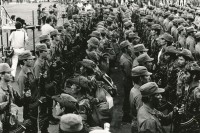 Image of sheet 19850550 photo 13: Militär Truppenübernahme durch Sandinisten Sandinistischen empfangen die Soldaten Army Militär Military Army des EPS, die aus den Bergen zurückkommen und verabschieden gleichzeitig die neuen, die in die Berge fahren, an die Front. Die Gewehre werden reihenweise zum selben Zeitpunkt übergeben. Por la Paz Por la Patria por el Futuro. Managua Plaza de la Revolucion 1985 Nicaragua √

The Sandinista Popular Army (or People's Army; Ejército Popular Sandinista, EPS) was the military established in 1979 by the new Sandinista government to replace the National Guard, following the overthow of Anastasio Somoza Debayle.
Military Army Soldier Militär Armee Soldat Battalion Weapon AK-47 Soldier Army Sandinist Sandinista EPS SMP Troops Tropa Truppen