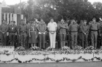 Image of sheet 19850550 photo 3: Ortega und Comp. Militär Truppenübernahme durch Sandinisten Sandinistischen Kommandant Daniel Ortega und Sergio Ramirez empfangen die Soldaten Army Militär Military Army des EPS, die aus den Bergen zurückkommen und verabschieden gleichzeitig die neuen, die in die Berge fahren, an die Front. Die Gewehre werden reihenweise zum selben Zeitpunkt übergeben. Por la Paz Por la Patria por el Futuro. Managua Plaza de la Revolucion 1985
The Sandinista Popular Army (or People's Army; Ejército Popular Sandinista, EPS) was the military established in 1979 by the new Sandinista government to replace the National Guard, following the overthow of Anastasio Somoza Debayle.