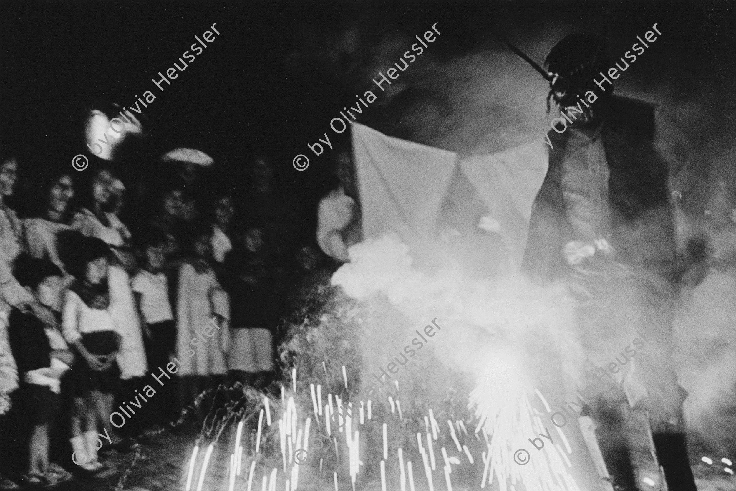 Image of sheet 19850551 photo 24: Während eines Laientheater in der Nähe von San Salvador gibt es Teufels Feuerspiele. 11.85
Huizúcar is a municipality in the La Libertad department of El Salvador
Zentralamerika Centralamerica 1985 √