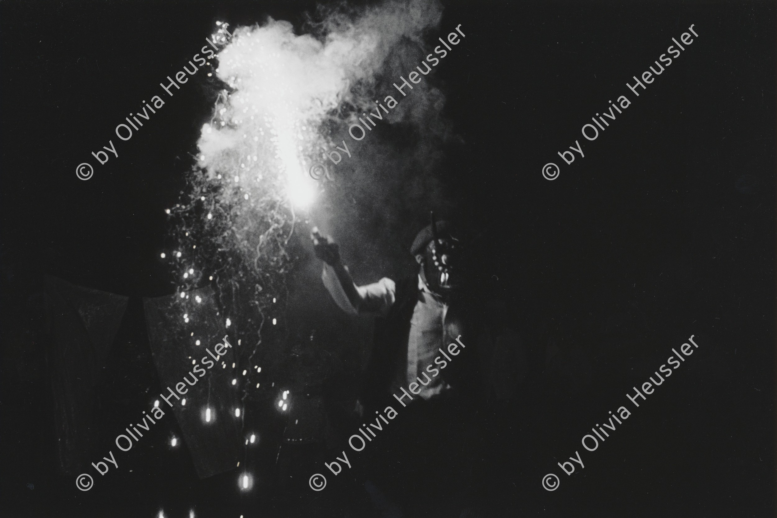 Image of sheet 19850551 photo 27: Während eines Laientheater in der Nähe von San Salvador gibt es Teufels Feuerspiele. 11.85
Huizúcar is a municipality in the La Libertad department of El Salvador
Zentralamerika Centralamerica 1985 √