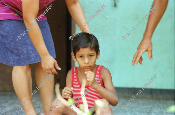 Image of sheet 19851530 photo 1: Rafael Ruiz Kameramann Familie Quinionez in Managua