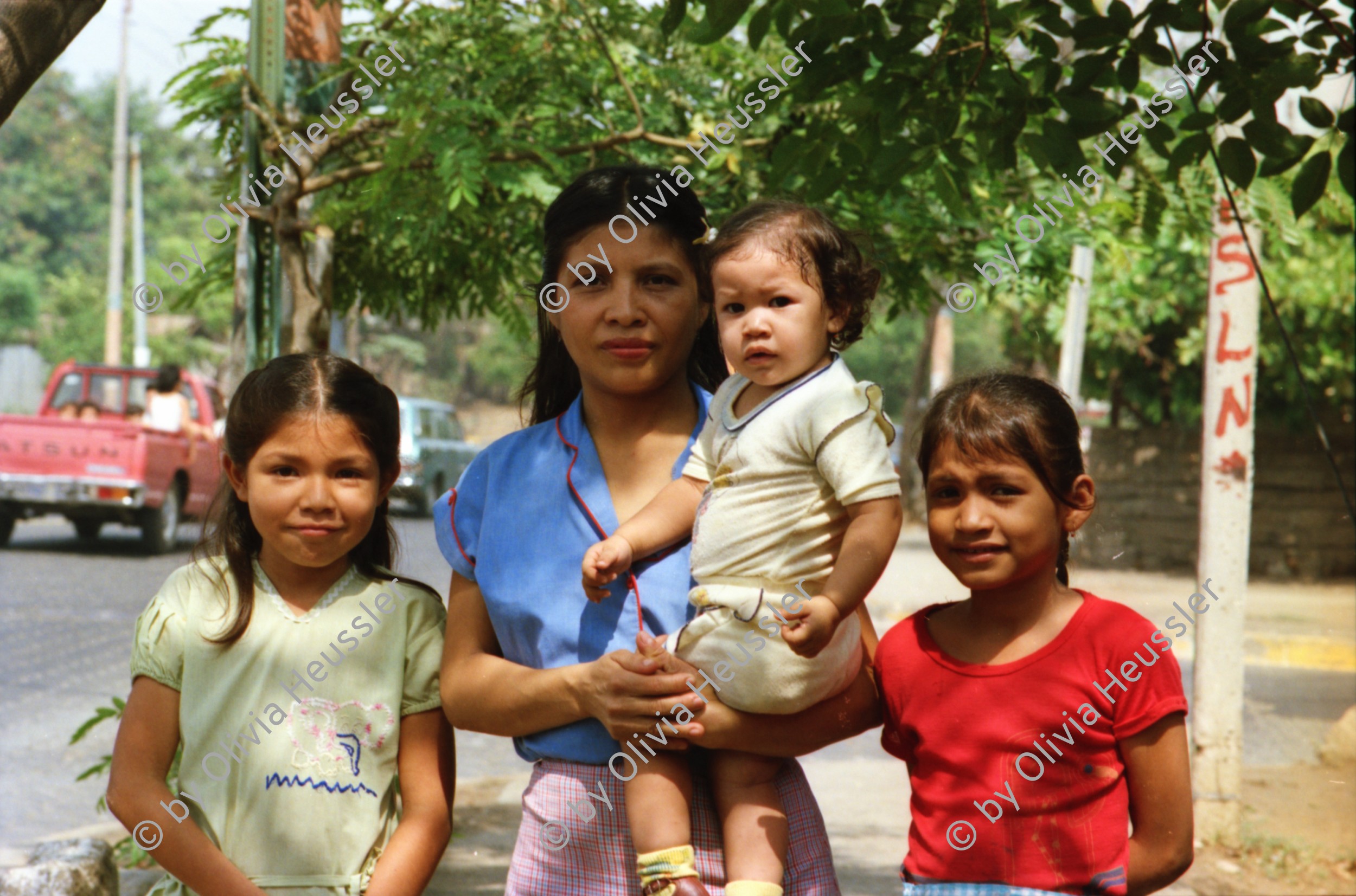 Image of sheet 19851530 photo 18: Rafael Ruiz Kameramann Familie Quinionez in Managua