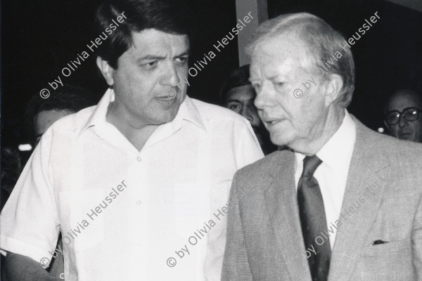 Image of sheet 19860030 photo 32: Jimmy Carter wird von Sergio Ramirez (li) empfangen, Managua Nicaragua 1986.