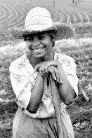 Image of sheet 19860030 photo 6: Landarbeiterin an der Arbeit auf dem Feld, Nicaragua 1986.
agriculture cinema work trabajo