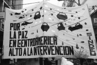 Image of sheet 19860080 photo 2: Für Frieden gegen den Krieg, gegen die Intervention, 1. Mai Demonstration in San José de Costa Rica, 1986.
