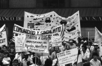 Image of sheet 19860080 photo 29: Für Frieden gegen den Krieg, gegen die Intervention, 1. Mai Demonstration in San José de Costa Rica, 1986.