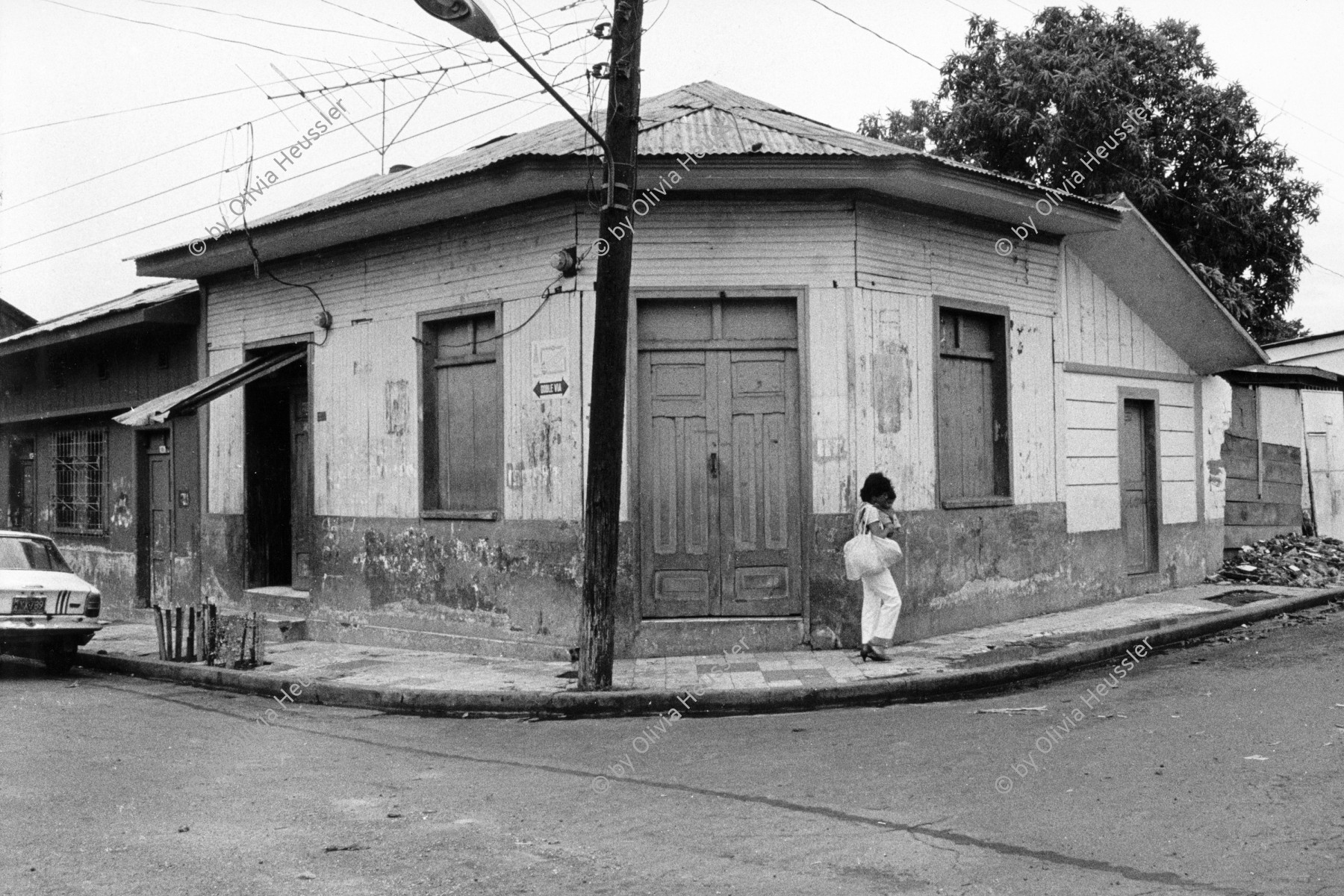 Image of sheet 19860100 photo 33: typisches Nicaragua Haus. Hauswand  Managua 1986
√ typical house nicaraguan centralamerican