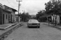 Image of sheet 19860100 photo 42: Oldtimer Fahrzeug auf der Strasse, Managua 1986.