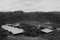 Image of sheet 19860120 photo 32: Zerstörtes Schulhaus nach dem Contra-Angriff auf die Landwirtschaftskooperative Daniel Teller in Polo de Yale, Matagalpa, Nicaragua 1986.