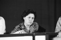 Image of sheet 19860130 photo 20: Im Colegio Maestro Gabriel macht der Stadtrat ein Cabildo für die Frauen. Die Frauen nehmen an den Sitzungen für die Erarbeitung einer neuen Verfassung aktiv teil. Vernehmlassungssitzungen 
The women take an active part in the meetings for the development of a new political constitution. Consultation session.