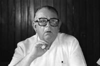 Image of sheet 19860150 photo 33: Hans-Jürgen Wischnewski (* 24. Juli 1922 in Allenstein/Ostpreußen; † 24. Februar 2005 in Köln), bekannter Spitzname „Ben Wisch“, war ein deutscher Politiker (SPD).

Er war von 1966 bis 1968 Bundesminister für wirtschaftliche Zusammenarbeit

gibt in der deutschen Botschaft über die Freilassung acht deutscher Brigadisten Details bekannt. Pressekonferenz in Managua Nicaragua 1986 Portrait.