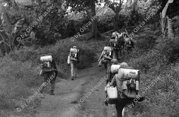 Image of sheet 19860160 photo 19: Für den Fotoroman Folleto «Vamos» für die ATC muss ich viele Aufnahmen im Tabak und Kaffee machen.