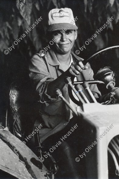 Image of sheet 19860160 photo 43: Nicaragua 1986 √ centralamerica tobacco Tabak tractor work women woman driver cooperative sandinist 
ASTC