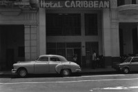 Image of sheet 19860170 photo 41: Fahrzeug Auto Oldtimer vor Hotel Caribbean Havanna Kuba 1986 √ La Habana Cuba