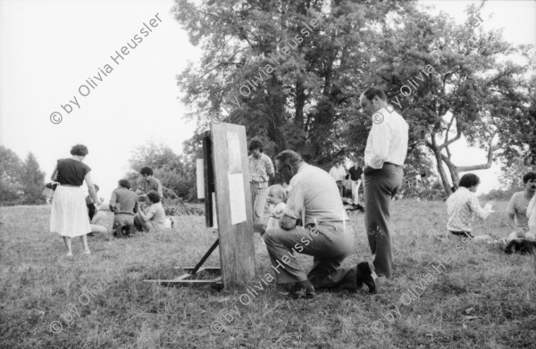 Image of sheet 19860172 photo 22: La Geode in Paris la Villette. Graffittis. Pressekonferenz mit Jürg Weis, (er wurde im August 1988 in El Salvador von den Todesschwadronen brutal umgebracht) Max Leuzinger, (SAH) und Olivier Berthoud, Swissaid und CSS, Centrale Sanitaire Suisse, Heute Medico International. Für Yvan Leyvraz in Nicaragua als Entwicklungshelfer umgekommen. Mit drei anderen Europäern. St.Cergue, Abschied für Freunde und Verwandte. Doppelbelichtung mit Konzert baskischer Rockgruppe «Kortatu» in Grenoble. Priska Fretz, Hervé, Markus Schiesser Andrea Jossen etc. Doppelbelichtung mit Locarno Filmfestival Bruno Ganz. 1986
sheet korrigieren mit neuem von edi