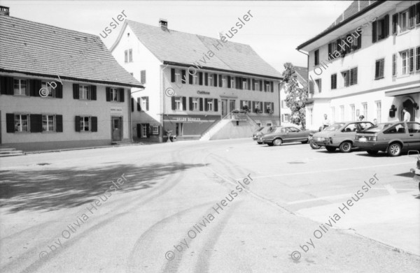 Image of sheet 19860180 photo 18: In Lengnau Ausstellung mit Alis Guggenheim Bilder aus ihrer Kindheit in Lengnau im Ortsmuseum. Ruth Heussler Platzkonzert Gemeindegruppe. Jüdischer Friedhof Lengnau. Kanton Aargau Switzerland 1986 jewish Synagoge. Dorf. Utoquai Zürich Seepromenade. Mogheno. Ziegen vor Kapelle. Valle Maggia mit Leo (f) aus Brasillien. Freske Türe Holz Rustici. Neubauten Daniel Kesselring und Rudi Berli an Konzert in Genf. Geneva Schweiz 
Naima Wadimoff