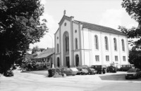 Image of sheet 19860180 photo 19: In Lengnau Ausstellung mit Alis Guggenheim Bilder aus ihrer Kindheit in Lengnau im Ortsmuseum. Ruth Heussler Platzkonzert Gemeindegruppe. Jüdischer Friedhof Lengnau. Kanton Aargau Switzerland 1986 jewish Synagoge. Dorf. Utoquai Zürich Seepromenade. Mogheno. Ziegen vor Kapelle. Valle Maggia mit Leo (f) aus Brasillien. Freske Türe Holz Rustici. Neubauten Daniel Kesselring und Rudi Berli an Konzert in Genf. Geneva Schweiz 
Naima Wadimoff