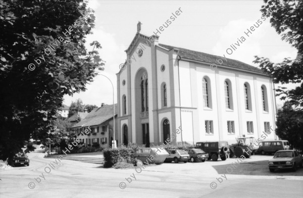 Image of sheet 19860180 photo 19: In Lengnau Ausstellung mit Alis Guggenheim Bilder aus ihrer Kindheit in Lengnau im Ortsmuseum. Ruth Heussler Platzkonzert Gemeindegruppe. Jüdischer Friedhof Lengnau. Kanton Aargau Switzerland 1986 jewish Synagoge. Dorf. Utoquai Zürich Seepromenade. Mogheno. Ziegen vor Kapelle. Valle Maggia mit Leo (f) aus Brasillien. Freske Türe Holz Rustici. Neubauten Daniel Kesselring und Rudi Berli an Konzert in Genf. Geneva Schweiz 
Naima Wadimoff