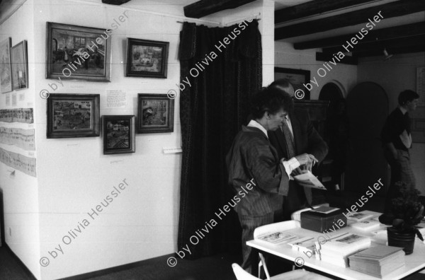 Image of sheet 19860180 photo 6: In Lengnau Ausstellung mit Alis Guggenheim Bilder aus ihrer Kindheit in Lengnau im Ortsmuseum. Ruth Heussler Platzkonzert Gemeindegruppe. Jüdischer Friedhof Lengnau. Kanton Aargau Switzerland 1986 jewish Synagoge. Dorf. Utoquai Zürich Seepromenade. Mogheno. Ziegen vor Kapelle. Valle Maggia mit Leo (f) aus Brasillien. Freske Türe Holz Rustici. Neubauten Daniel Kesselring und Rudi Berli an Konzert in Genf. Geneva Schweiz 
Naima Wadimoff