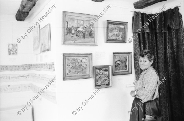 Image of sheet 19860180 photo 7: In Lengnau Ausstellung mit Alis Guggenheim Bilder aus ihrer Kindheit in Lengnau im Ortsmuseum. Ruth Heussler Platzkonzert Gemeindegruppe. Jüdischer Friedhof Lengnau. Kanton Aargau Switzerland 1986 jewish Synagoge. Dorf. Utoquai Zürich Seepromenade. Mogheno. Ziegen vor Kapelle. Valle Maggia mit Leo (f) aus Brasillien. Freske Türe Holz Rustici. Neubauten Daniel Kesselring und Rudi Berli an Konzert in Genf. Geneva Schweiz 
Naima Wadimoff