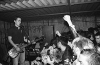 Image of sheet 19860190 photo 27: Der Basist Iñigo Muguruza mit der baskischen SKA-Punk-Band Kortatu aus Irun am Konzert in Le Garage in Genf, 1986. 
Iñigo starb im September 2019.