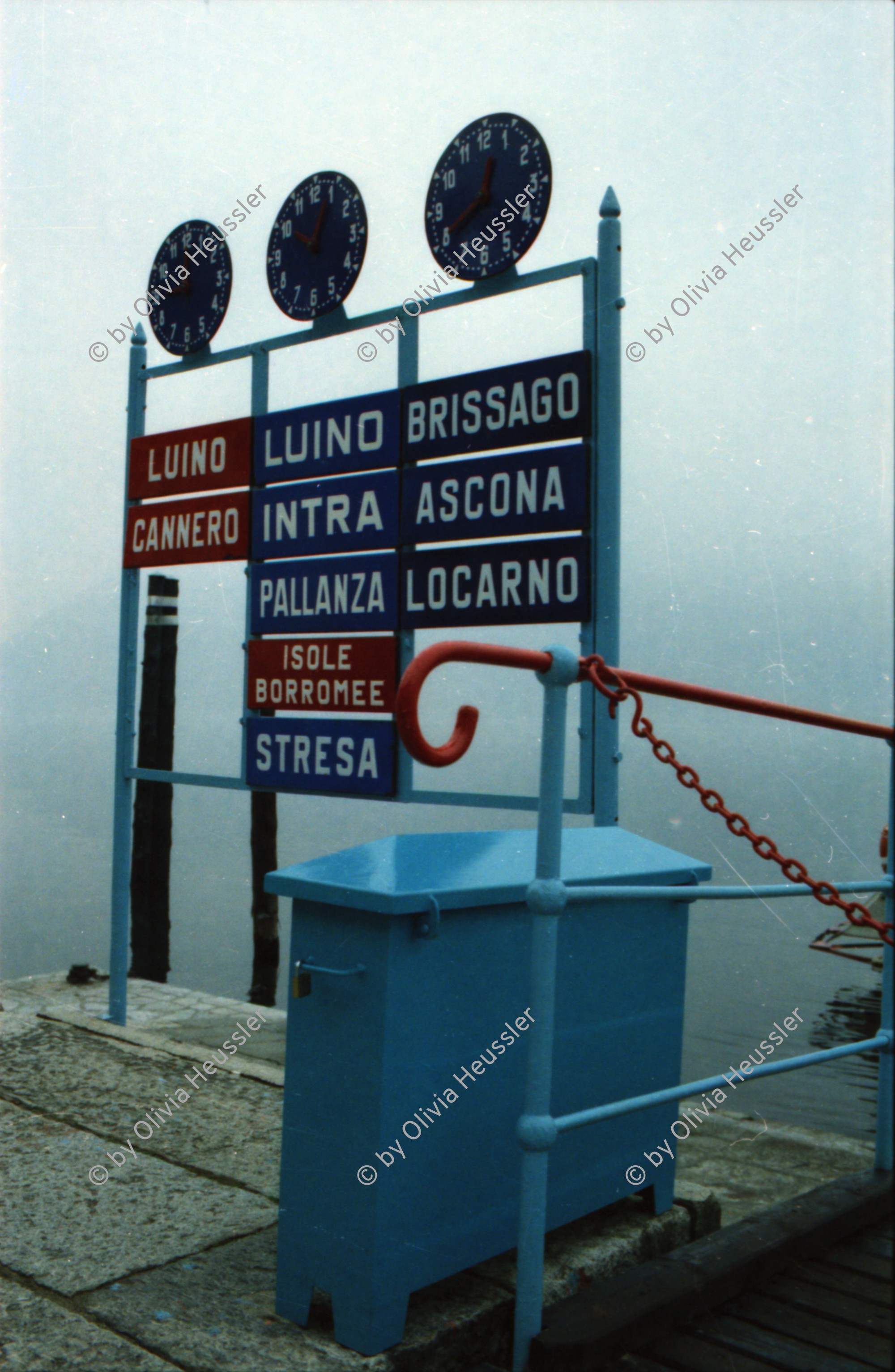 Image of sheet 19860250 photo 32: schlagzeuger von Kortatu Olivia Heussler liegt im Garten von Gordevio im Liegestuhl Am Lao di Maggiore Langensee Hafen Schiff Piste Skifahren mit Moise Markus Seiler Tom Lien Jürg Bernhard Cathy O'Hare Dieter Lengacher Dietsch