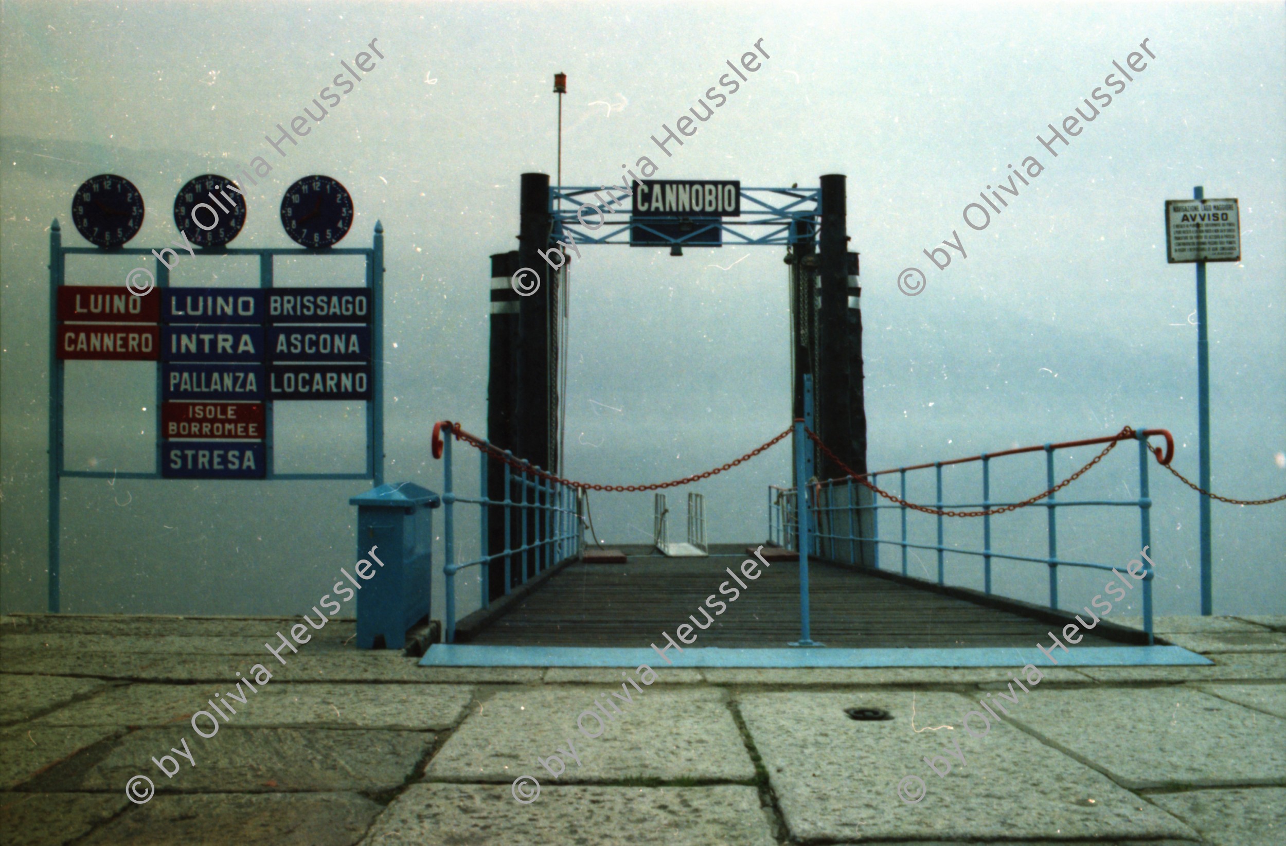 Image of sheet 19860250 photo 34: schlagzeuger von Kortatu Olivia Heussler liegt im Garten von Gordevio im Liegestuhl Am Lao di Maggiore Langensee Hafen Schiff Piste Skifahren mit Moise Markus Seiler Tom Lien Jürg Bernhard Cathy O'Hare Dieter Lengacher Dietsch