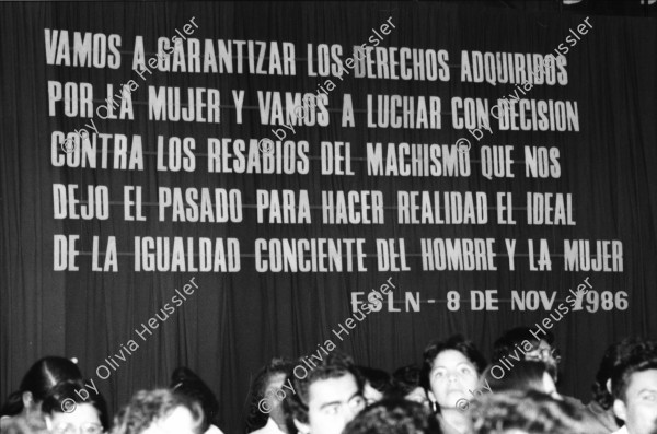 Image of sheet 19870010 photo 4: Personen. Kommandant Tomas Borge Carrion, Bayardo Arce, Carlos Nunez Tellez, Edgardo Garcia (ATC) mit Eliette Heller 19 Doris Tijerino. Policia Sandinista, Dora Maria Tellez. Lea Guido nr. 1, li. albamara valdovino nr. 12, feiern am Fest Akt für den internationalen Frauentag. Nicaragua Tag der Frau Managua
8. März 1987