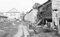 Image of sheet 19870021 photo 17: In Rama-Key eine kleine Familie  Miskito Kinder sitzen um ihre schwangere Mutter. Hund auf Kalb. Militär Army FSLN Sandinisten Sandinist Im Militärischen Ausbildungslager in Bluefields, sandinistische Soldaten marschieren in Reih und Glied an der heissen Sonne. Bockspringen. Vogel sitzt in Palme. Soldat macht Peace-Victory Zeichen. Schweizer Rundschau TV-Journalistin Annemarie Friedli SF. Soldaten bewaffnet im Feld. Hafen von Bluefields. Siedlung.

Región Autónoma del Atlántico Sur (Spanish for Autonomous Region of the Southern Atlantic), sometimes shortened to RAAS, is one of two autonomous regions in Nicaragua. It covers an area of 27,407 km² and has a population of 382,100 (2005 census). The capital is Bluefields. Nicaragua 1987