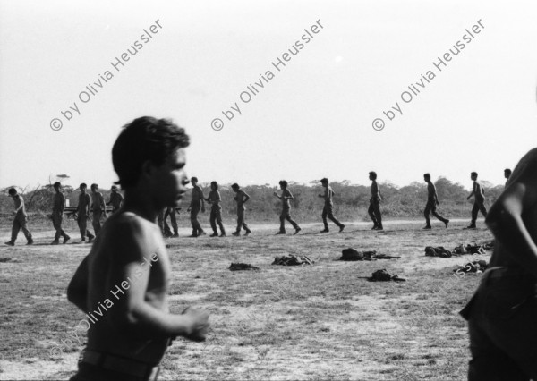 Image of sheet 19870021 photo 5: In Rama-Key eine kleine Familie  Miskito Kinder sitzen um ihre schwangere Mutter. Hund auf Kalb. Militär Army FSLN Sandinisten Sandinist Im Militärischen Ausbildungslager in Bluefields, sandinistische Soldaten marschieren in Reih und Glied an der heissen Sonne. Bockspringen. Vogel sitzt in Palme. Soldat macht Peace-Victory Zeichen. Schweizer Rundschau TV-Journalistin Annemarie Friedli SF. Soldaten bewaffnet im Feld. Hafen von Bluefields. Siedlung.

Región Autónoma del Atlántico Sur (Spanish for Autonomous Region of the Southern Atlantic), sometimes shortened to RAAS, is one of two autonomous regions in Nicaragua. It covers an area of 27,407 km² and has a population of 382,100 (2005 census). The capital is Bluefields. Nicaragua 1987