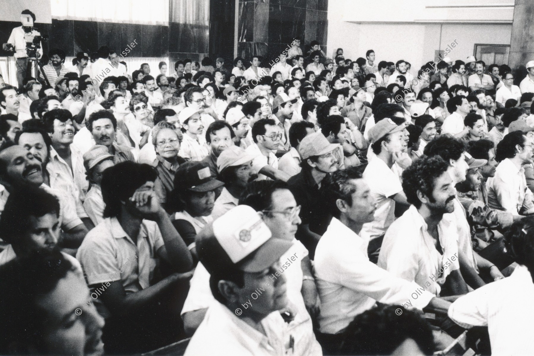 Image of sheet 19870030 photo 11: 'Cara al Pueblo' mit Cmdte. de la Revolucion Daniel Ortega Gewerkschaftsführer und Arbeiter in der Casa de Gobierno in Managua. Veranstaltung für Kritik an der Politik der Regierung von Ortega. Vorallem in der Versorgung. Nicaragua 1987 √ Sandinist Sandinismus Democratic System