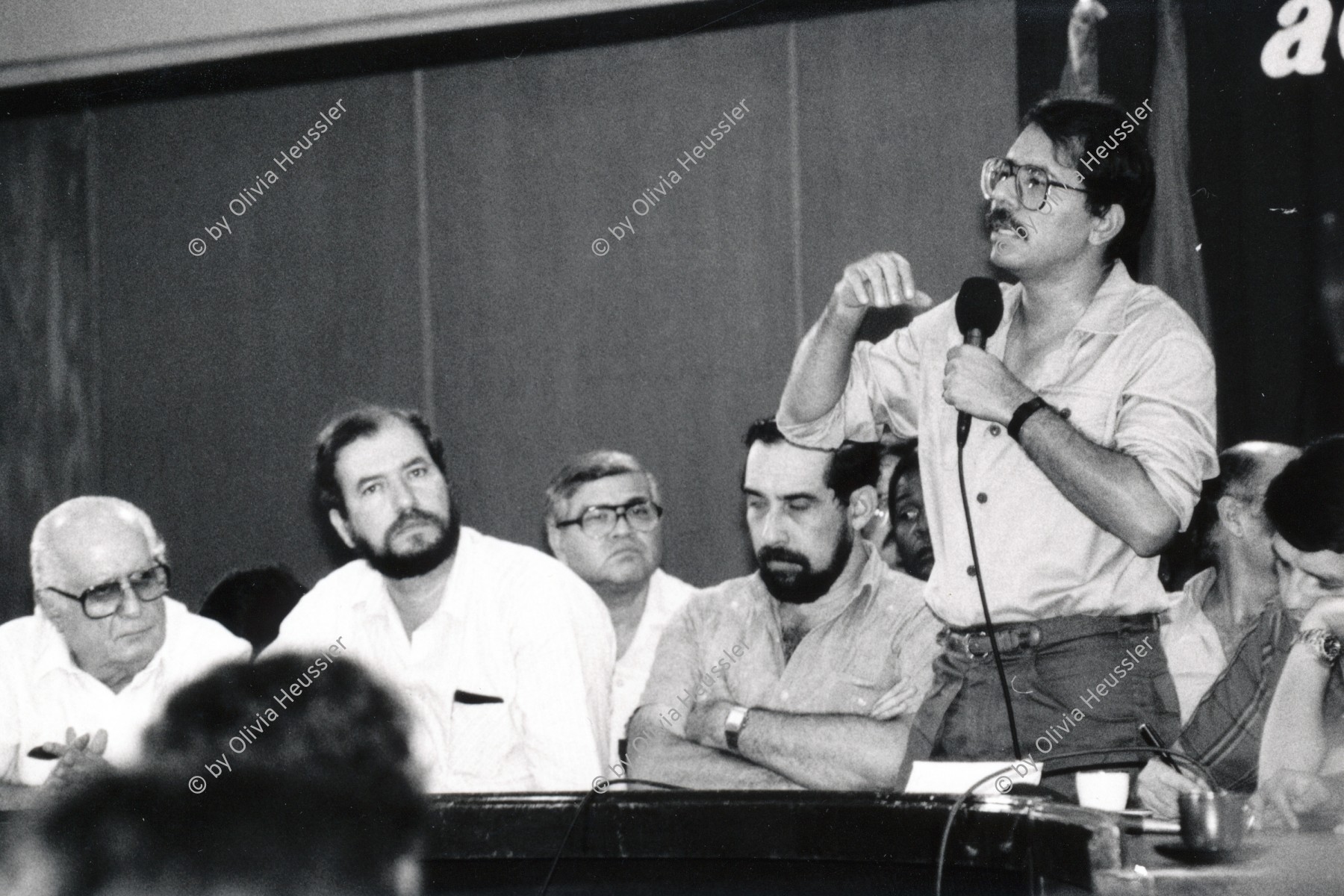 Image of sheet 19870030 photo 17: Daniel Ortega spricht an einer »Cara al Pueblo«, Managua, Nicaragua 1987. 
Veranstaltung für Kritik an der Politik der Regierung von Ortega. Vorallem in der Versorgung.