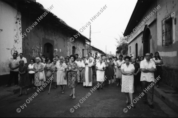 Image of sheet 19870040 photo 10: Frauen arbeiten in der staatlichen Chemiefabrik Solka in Managua. Nicaragua 1987 √