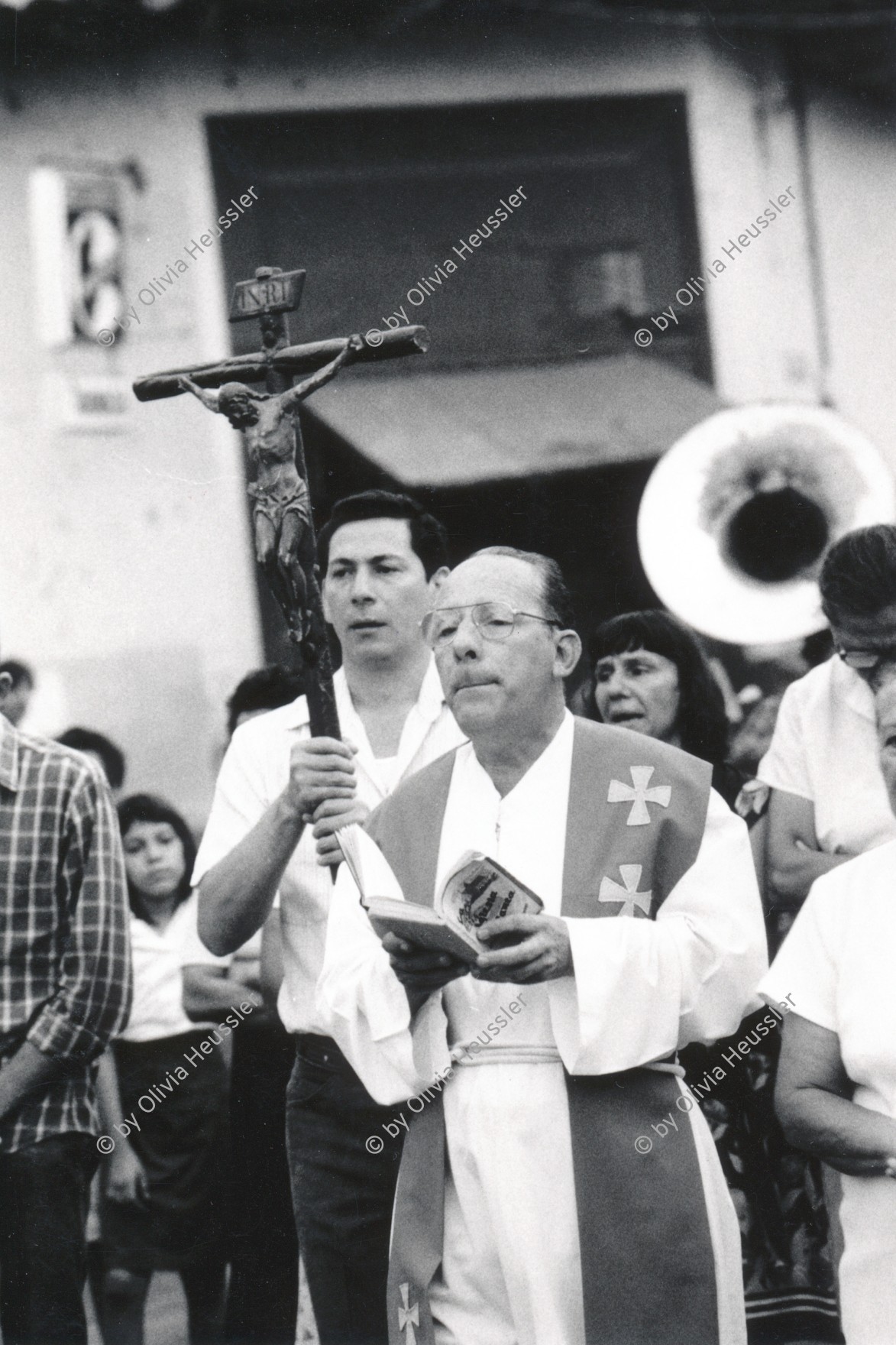 Image of sheet 19870040 photo 17: Nicaragua 1987 (Farbe Dias für SI) 
Geistlicher Pfarrer an Osterprozession in Leon.
√ Religion Prozession Easter Procesion