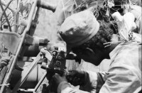 Image of sheet 19870050 photo 34: Ejercito Pobular Sandinista EPS  Sandinisten Army Military Miltär macht Manöver in der Nähe des Vulkan Telica in Chinandega. Es ist heiss und staubig. Essen Bohnen und reis auf einem Tablett. Die Soldaten tarnen sich mit Blätter und Aesten Artillerie und Infanterie Soldat sitzt an Maschienengwehr die Patronen liegen im Sand.Ein kleines Kücken sitzt neben dem Baum. Getarnter Soldat alleine. Für SI mit Hanspeter Bürgin. Ejército Pobular Sandinista EPS Sandinisten Army Military Miltär macht Manöver in der Nähe des Vulkan Telica in Chinandega. Die Soldaten tarnen sich mit Blätter und Aesten eines Baum und Infanterie. Getarnte Armee Soldier Army Military Soldat Nicaragua 1987 tarnung
√ soldier troops army military eps sandinist central america war training camouflage anti tank cannon system soviet mobile Nicaragua 1987