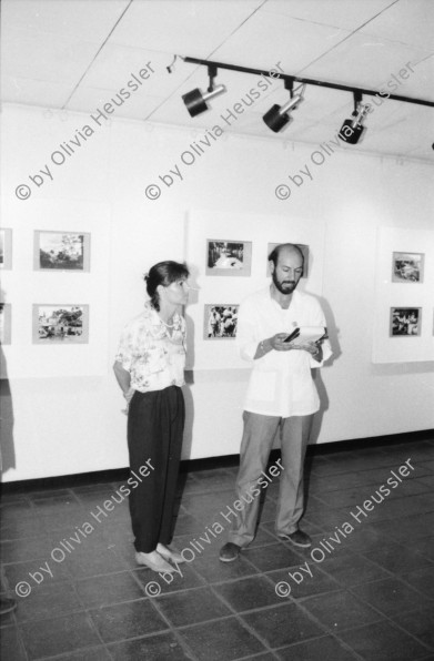 Image of sheet 19870060 photo 1: Managua Nicaragua 
Fotokünstlerin Olivia Heussler und der nicaraguanische Fotograf Oscar Cantarero an der Vernissage in ihrer Ausstellung der Galeria Fernando Gordillo. ASTC in Managua