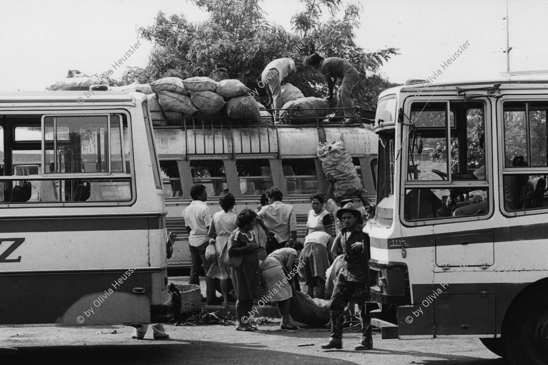 Image of sheet 19870061 photo 2: Auf dem Busbahnhof Roberto Huembes in Managua. Nicaragua 1987 √