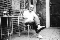 Image of sheet 19870062 photo 18: Portrait Gespräch für Schweizer Illustrierte mit Rio Spirgi (gestorben November 2007) 83 jährig und Hanspeter Bürgin. Er ist Chirurg und arbeitet seit 1983 für das Gesundheitsministerium Ministerio de Salud und Centrale Sanitaire Suisse. CSS Heute Medico International Managua Nicaragua 1987 √
© 1987, OLIVIA HEUSSLER / www.clic.li
