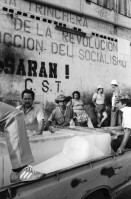 Image of sheet 19870070 photo 1: Vor der Eisfabrik in Managua. Meine Nachbarin. Erismannhof Sonnenbad im Hof. Portrait Nationalrat Prof.  Franz Jäger Landesring der Unabhängigen LDU. Professor an der HSG Wirtschafts Hochschule St. Gallen , Präsident des LDU. Zu Hause in St. Georgien St. Gallen Biotop .(SI) Schweiz Politik Politics Portrait Nicaragua 1987
political party partei