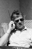 Image of sheet 19870080 photo 5: Frtsg. 870070 Portrait Franz Jäger .mit drahtlosem Telefon. Erismannhof Bäume mit Blüten. Hof. Wäsche. Sonnenbad.
Portrait Nationalrat Prof. Franz Jäger Landesring der Unabhängigen LDU. Professor an der HSG Wirtschafts Hochschule St. Gallen , Präsident des LDU. Zu Hause in St. Georgien St. Gallen Biotop . (SI) Schweiz Politik Politics Portrait 1987 politics Switzerland swiss
political party partei swiss canciller national chancellor privat house home privacy