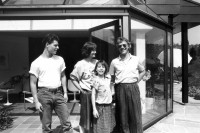 Image of sheet 19870110 photo 8: frtsg. 870100 NR LDU Landesring der Unabhängigen Nationalrat Prof. Franz Jäger mit Familie zu Hause und in der HSG Hochschule für Wirtschaft in St. Gallen mit seinen Studenten.

frtsg. 870080 Portrait Franz Jäger bei sich zu Hause.
Frtsg. 870070 Franz Jäger mit drahtlosem Telefon. Schweiz Switzerland politics swiss politician politik politiker nationalrat LDU 1987  Nationalrat Prof. Franz Jäger Landesring der Unabhängigen LDU. Professor an der HSG Wirtschafts Hochschule St. Gallen , Präsident des LDU. Zu Hause in St. Georgien St. Gallen Biotop . (SI) Schweiz Politik Politics Switzerland swiss Parlamentsvertreter Member of the parliament
political party partei swiss canciller national chancellor privat house home privacy family familie