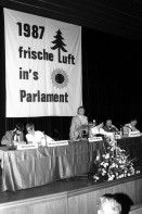Image of sheet 19870140 photo 16: frtsg. 870131 Parteitag der LDU mit NR Nationalrat Jäger mit Sigmund Widmer, Verena Grendelmeier, Paul Günter 1987  frische Luft ins Parlament. fresh air in to the parliament banner

frtsg. 870120 Portrait NR Prof. LDU Franz Jäger in HSG St. Gallen.
Schweiz Switzerland politics swiss politician politik politiker nationalrat LDU 1987 √ Nationalrat Prof. Franz Jäger Landesring der Unabhängigen LDU. Professor an der HSG Wirtschafts Hochschule St. Gallen , Präsident des LDU. Parlamentsvertreter Member of the parliament
political party partei swiss canciller national chancellor students study university