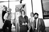 Image of sheet 19870150 photo 16: frtsg. 870140 Portrait Franz Jäger SI Plakat mit Duttweiler Gottlieb Gründer der LDU Landesring der Unabhängigen und Migrosgenossenschafts Bund MGB auf Plakat Frauenstimmrecht Ja LDU Freiheit.etc. Parteispitze mit Sigi Sigmund Widmer, Herbert Mäder, Paul Günter, Walter Biel, Monika Weber, und Franz Jäger vor Gottlieb Duttweiler Plakat. in Baden Schweiz √