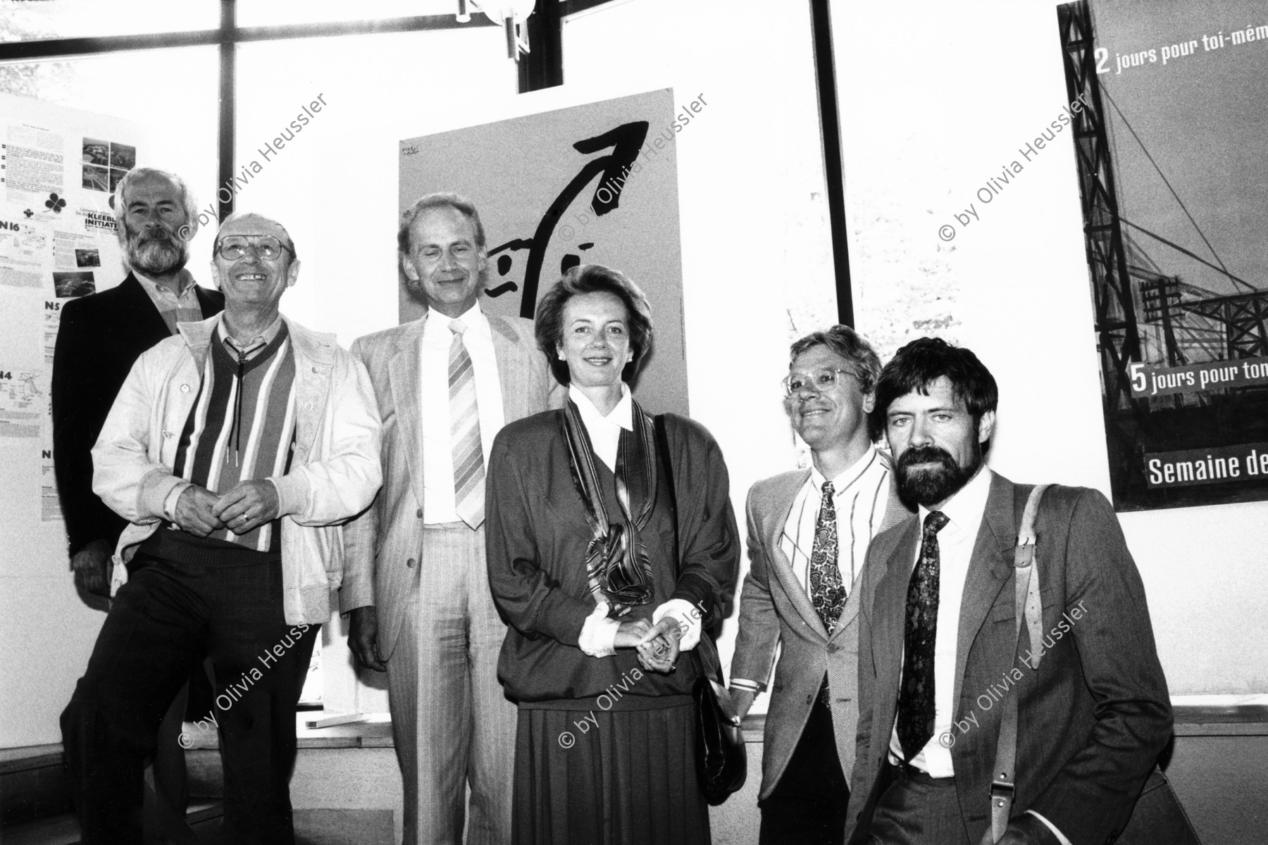 Image of sheet 19870150 photo 16: frtsg. 870140 Portrait Franz Jäger SI Plakat mit Duttweiler Gottlieb Gründer der LDU Landesring der Unabhängigen und Migrosgenossenschafts Bund MGB auf Plakat Frauenstimmrecht Ja LDU Freiheit.etc. Parteispitze mit Sigi Sigmund Widmer, Herbert Mäder, Paul Günter, Walter Biel, Monika Weber, und Franz Jäger vor Gottlieb Duttweiler Plakat. in Baden Schweiz √