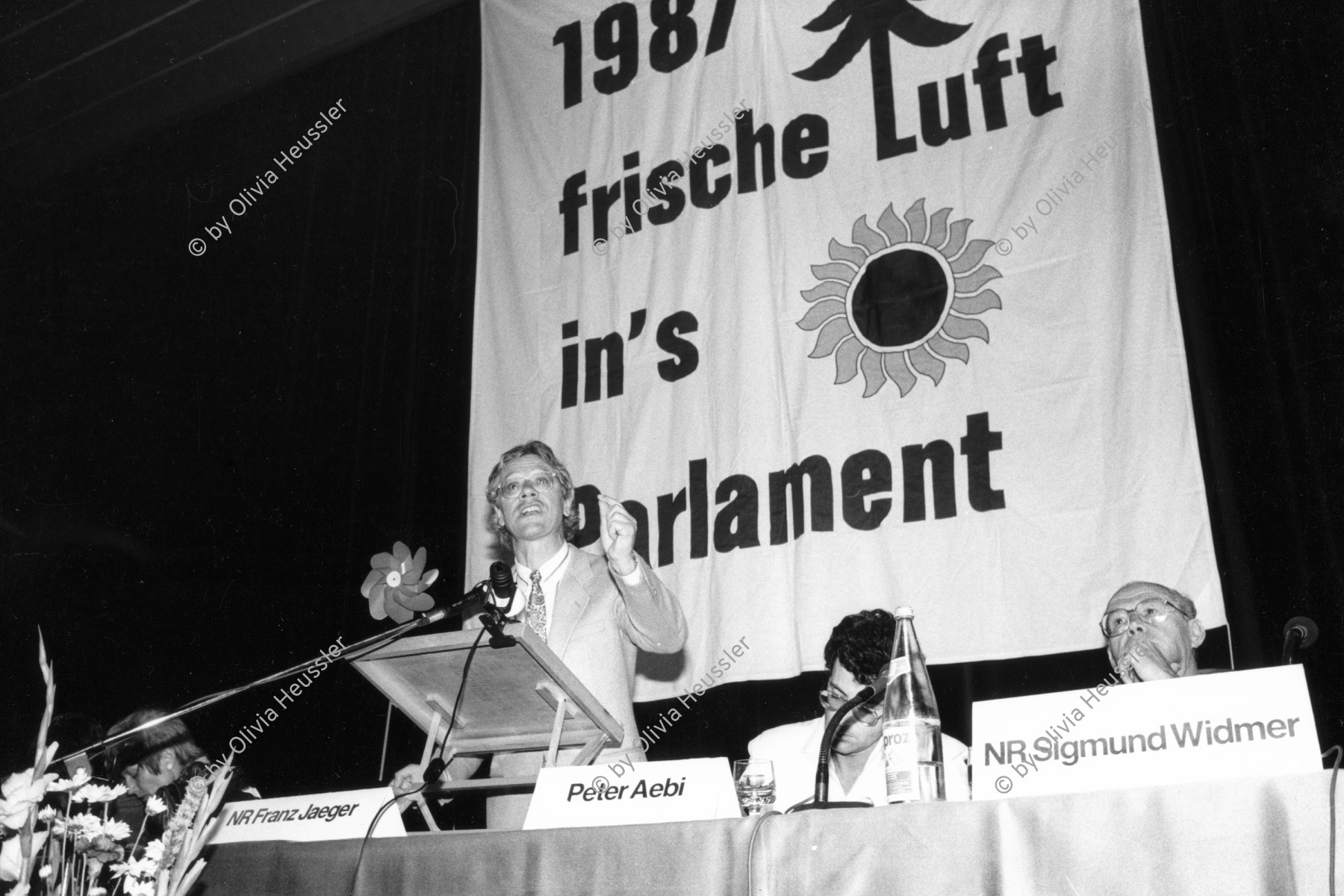 Image of sheet 19870160 photo 14: frtsg. 870150 NR LDU Landesring der Unabhängigen Nationalrat Prof. Franz Jäger Parteitag Baden. NOK Gebäude. Switzerland swiss politics portrait √ member of Parliament

Franz Jaeger (* 4. Dezember 1941 in St. Gallen) ist ein Schweizer Ökonom und Politiker. Er ist emeritierter Professor für Wirtschaftspolitik an der Universität St. Gallen. Von 1989 bis 2007 amtierte er dort als Direktor des Forschungsinstitutes für Empirische Ökonomie und Wirtschaftspolitik, seit 2008 ist er Akademischer Direktor an der Executive School of Management, Technology and Law der Universität St. Gallen.